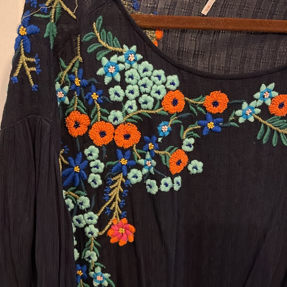 Free People navy top with beautiful embroidery. - Picture 4 of 5
